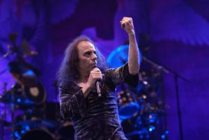 Melkein 40 vuotta siihen meni, mutta Dion menestysalbumi rikkoi Yhdysvalloissa kunnioitettavan rajapyykin