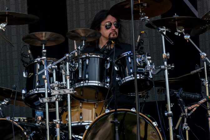 ”Nähdään oikeudessa” – Gene Hoglan ja levy-yhtiöpomo heittelevät somessa lokaa toistensa niskoihin