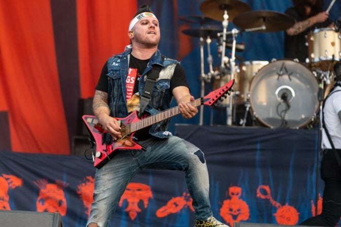 Atreyu-kitaristi muistelee Iron Maiden -fanien vihamielistä vastaanottoa – ”Se oli helvetin pelottavaa”