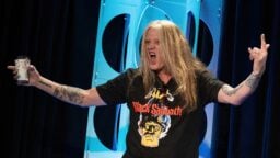 ”Lensimme ulos, koska Dimebag veti happoa ja puukotti sohvaa” – Sebastian Bach muistelee kiertuetta Panteran kanssa