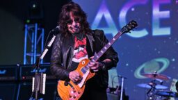 Ace Frehley haudattiin synnyinseudulleen Bronxiin – KISS-bänditoverit olivat myös läsnä