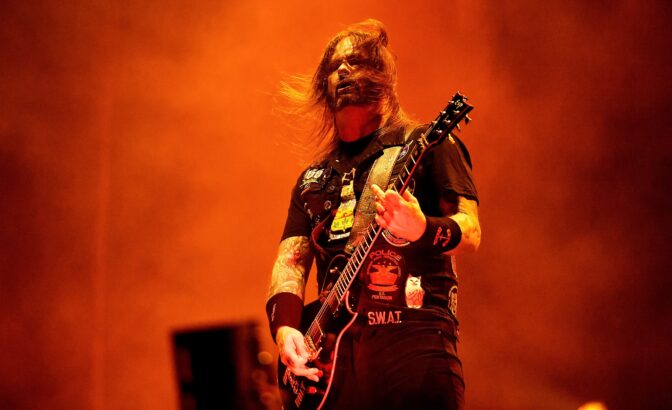 Exodus- ja Slayer-kitaristi Gary Holt lyttää ”vitun typerän” Rock & Roll Hall of Famen maan rakoon