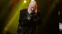 Judas Priestin Rob Halford addiktiostaan ja seksuaalisuutensa piilottelusta: ”Olin kuuluisa ja ihailtu, mutta mielessäni olin vankilassa”