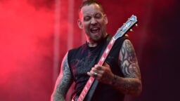 ”Läskistyt ja mielenterveytesi tuhoutuu” – Volbeatin Michael Poulsen kertoo nyrkkeilymestarin auttaneen hänet kuiville