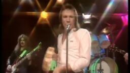 Harvinaista videomateriaalia tarjolla: Black Sabbath esiintyy yllättävän hahmon kanssa