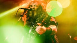 ”Haistakaa vittu! Ketä jumalauta kiinnostaa toisten paino?” – Max Cavalera puolustaa Axl Rosea värikkäin sanankääntein
