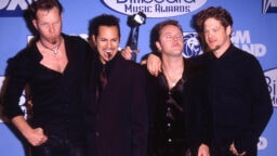 Metallica jatkaa juhlajulkaisujen sarjaa – julkisti massiivisen boksin sisällön sekä vanhan livetaltioinnin maistiaiseksi