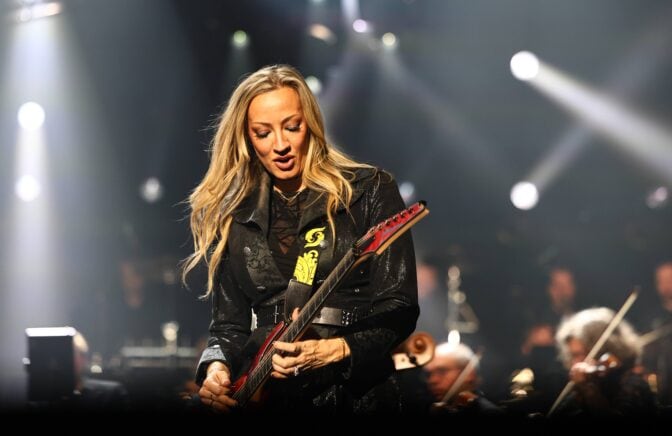 Nita Strauss esitteli esikoistaan sosiaalisessa mediassa – ”Tervetuloa maailmaan”