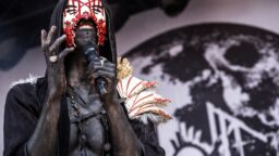 ”Kiehtovan surkeaa musiikkia” – The Guardianin musiikkipäätoimittaja nimesi vuoden huonoimman levyn