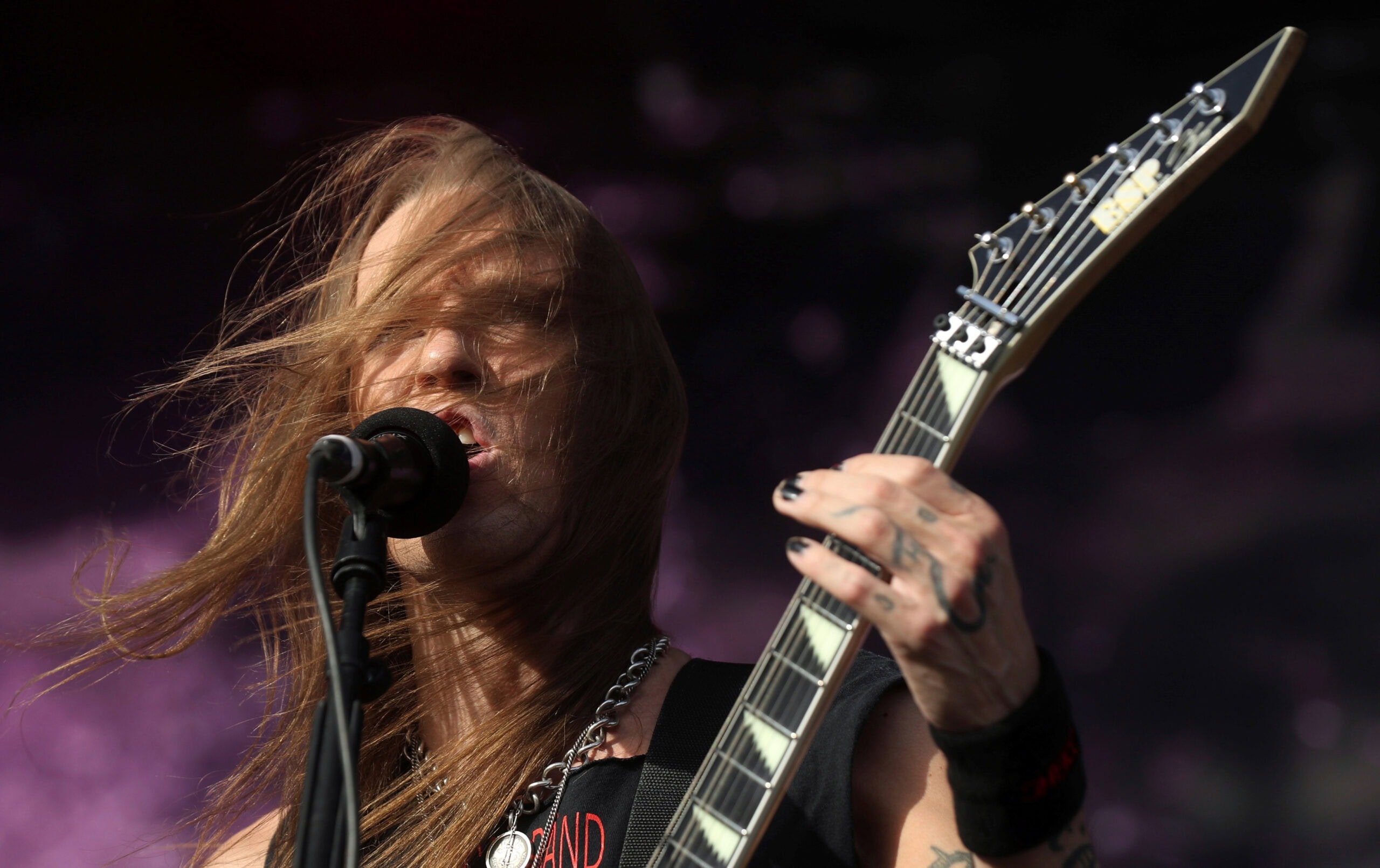 ”Koko vitun brutaalin rehellinen tarina hauskasta alusta paskaa paskempaan loppuun” – Children of Bodom -kirja kertoo bändin nousun ja tuhon