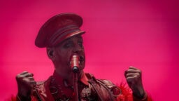 Rammsteinin Till Lindemannilta uutta musiikkia – Es brennt… sai kylkeensä arkaluontoisen videon