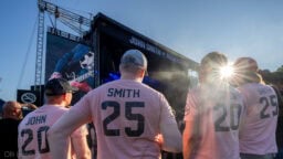 Massiivinen John Smith -yleisökuvagalleria – bongaa itsesi tai tuttuja!