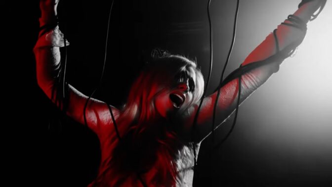 Amberian Dawn esittelee uuden laulajansa laajaa skaalaa Unchained-singlellä, jonka kruunaa maailmanluokan kitarasoolo