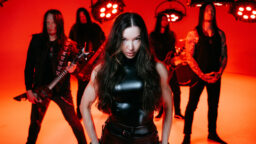 Varmistus tuli: tässä on Arch Enemyn uusi laulaja