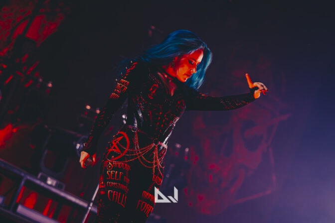 Arch Enemyn jättänyt Alissa White-Gluz esitteli uuden bändinsä – ”Voin toteuttaa taiteellista visiotani ilman rajoituksia”