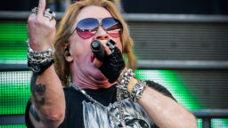 ”Kyse ei ollut Isaac Carpenterin soitosta” – Guns N’ Roses selittää Axlin lavalla saamaa raivokohtausta