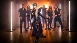 Oodi taistelutahdolle – Battle Beast julkaisi pitkään syöpää vastaan kamppailleen naisen inspiroiman singlen