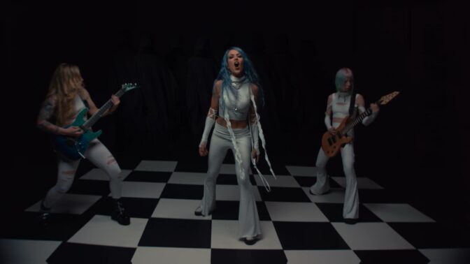 Arch Enemystä lähteneen Alissa White-Gluzin uusi bändi julkaisi ensimmäisen singlen videoineen