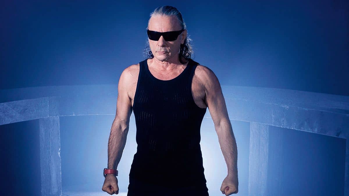 ”Minulla ei ole sitä rajoitusta” – Bruce Dickinsonin soolotuotanto eroaa yhdessä asiassa suuresti Iron Maidenistä ja aivan tarkoituksella