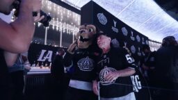 Bruce Dickinson lauloi kansallislaulun NHL-ottelussa – julkaisi nyt videoreportaasin tapauksesta