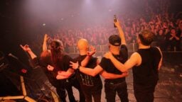 ”Miksi tämä ei ole Suomen tunnetuimpia metallibändejä?” – raportti ja kuvat Charonin Tavastian-keikalta