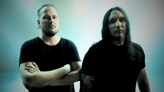 Crowen yhdistää melankoliaa ja voimaa I Live on Darkness and Sorrow -singlellään – video julki