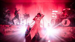 Ranskan metallikummajainen Helsingissä – kuvat Igorrrin keikalta