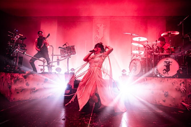 Ranskan metallikummajainen Helsingissä – kuvat Igorrrin keikalta