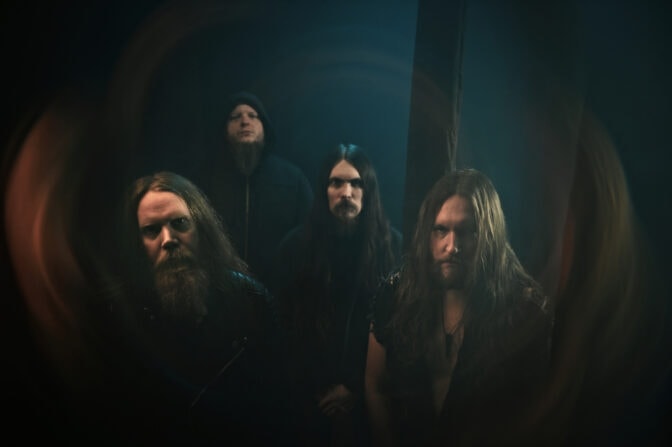 Einvigi ravistelee modernin black metalin rajoja Stigma-singlellä – video julki