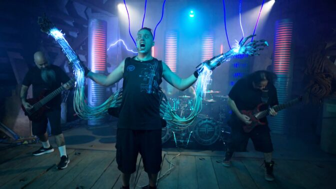 Pian Suomeen saapuva industrial metal -suuruus julkaisi uuden singlen videoineen – ”Roboticist on Fear Factoryn evoluution seuraava askel”