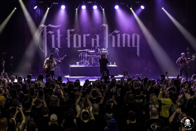 Metalcorea Kulttuuritalolla – massiivinen kuvagalleria Fit for a Kingin, Memphis May Firen, Acresin ja 156/Silencen keikalta