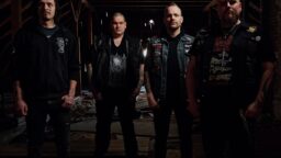 Hautajaisyö runnoo kovaa ja komeasti Maan nielemä -singlellä, joka sai kylkeensä yhdellä otolla kuvatun videon