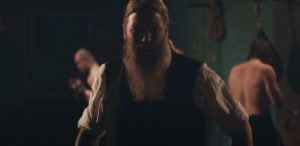 Amon Amarthin nokkamies Johan Hegg vaimoineen on majoittanut ukrainalaispakolaisia kotiinsa