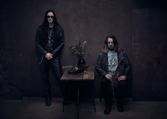 Jyrki 69 äänitti albumillisen virsiä jouhikkotaiteilija Pekko Käpin kanssa – ensimmäinen single videoineen julki