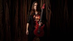 Megadethistä ja Angrasta tuttu Kiko Loureiro aloittaa soolokiertueen Suomesta – tiedossa kaksi keikkaa