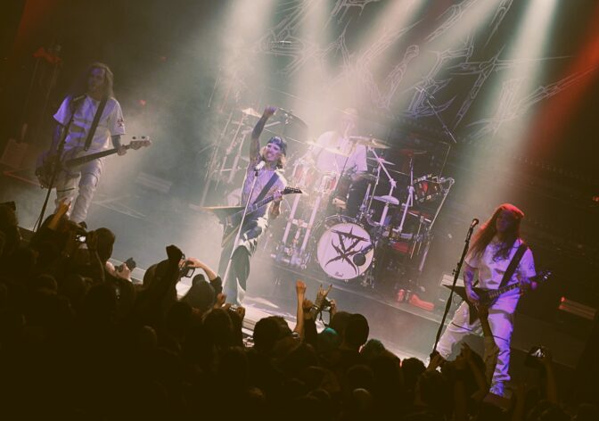 Lost Society täytti Helsingin rockpyhätön positiivisella energialla – raportti ja kuvat