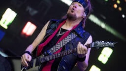 Iron Maidenin Adrian Smith tekoälystä: ”Ihmiset janoavat suuria palkintoja mahdollisimman pienellä vaivalla”