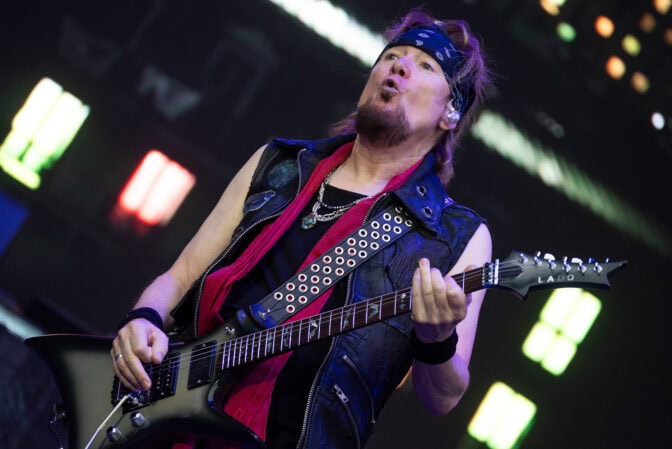 Iron Maidenin Adrian Smith tekoälystä: ”Ihmiset janoavat suuria palkintoja mahdollisimman pienellä vaivalla”