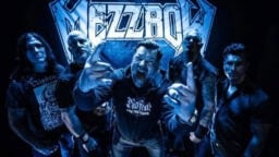 Miten mahtaa toimia thrash metal -versio Ghostin klassikkokappaleesta? Tsekkaa Mezzrow’n musiikkivideo ja ota selvää