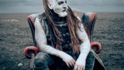 Mortiis laajentaa palettiaan tulevalla, nimekkäitä vierailijoita vilisevällä levyllä – nimikappale videoineen julki