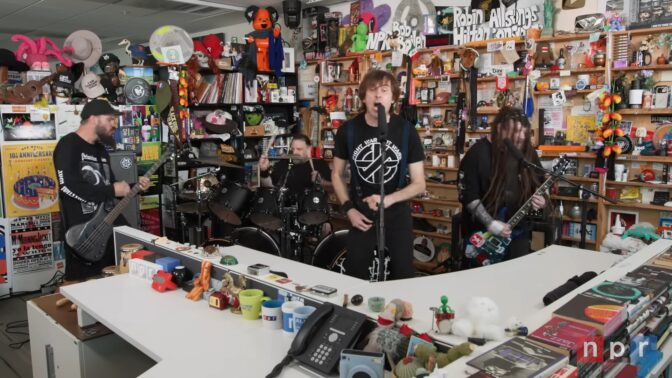 Grindcore-legenda jyräsi kaiken alleen suositussa Tiny Desk Concertissa – koko esitys katsottavissa