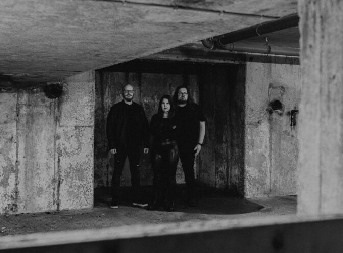 Only Emptiness katkaisee hiljaiselon julkaisurintamalla lähisuhdeväkivaltaa ja mustamaalaamista käsittelevällä tuplasinkulla