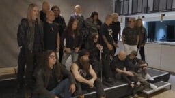 Rock- ja metallikerma kokoontui yhteiskuvaan ennen Ozzy Osbournen jäähyväiskonserttia – katso sydäntälämmittävä video