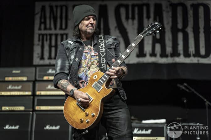 Motörheadin pitkäaikaisin kitaristi Phil Campbell on kuollut