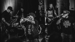Hardcore-legendalta kunnianosoitus mutseille – Amorphisin Tomi Joutsen mukana Ratfacen tuoreella singlellä
