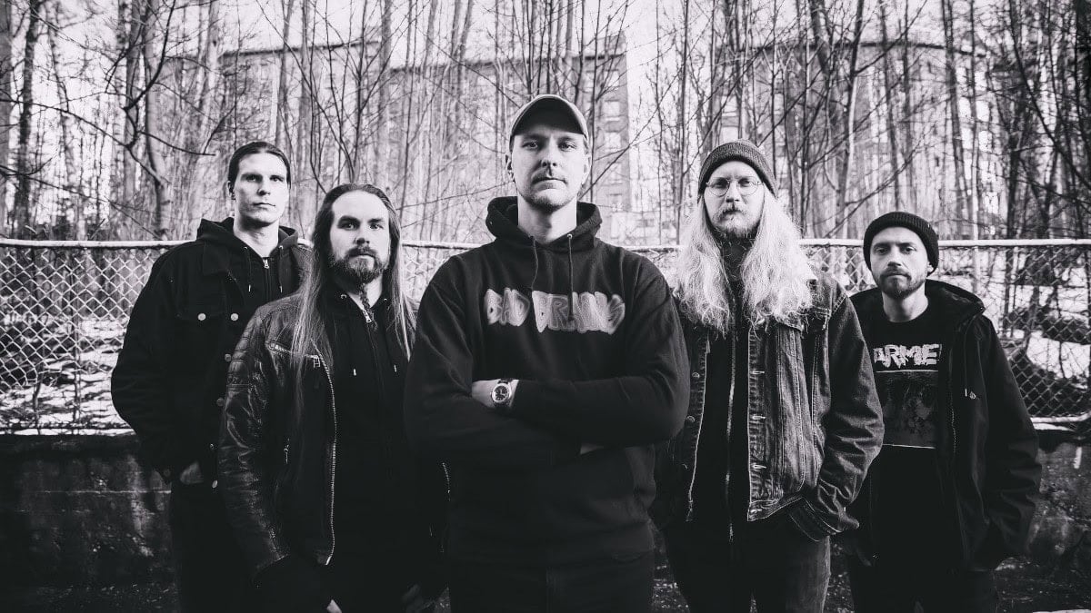 Refusal julkaisi H.P. Lovecraftin innoittamalle grindcore-purkaukselle videon, joka tuo esille bändin raa’an lavaenergian