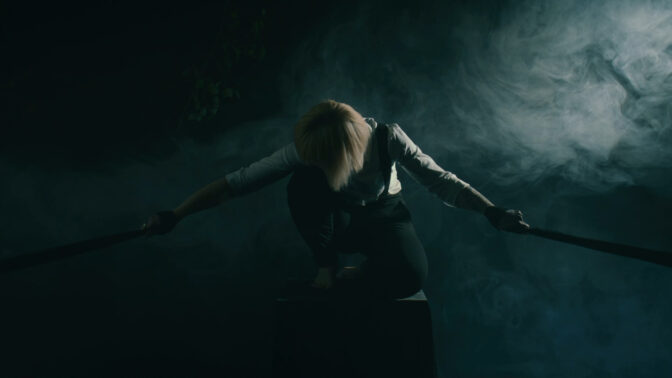 Ensinäyttö: Sinemaattinen Sky tarjoaa katarttisen finaalin Rioghanin konsepti-ep:lle