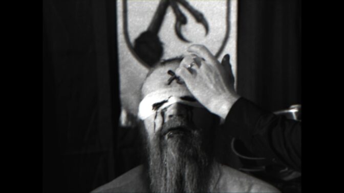 ”Varis on kappale, jossa profetia syntyy liekistä ja vihasta. Ei lohduttamaan, vaan herättämään” – Se, josta ei puhuta julkaisi tulevan levyn toisen singlen