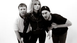 ”Seisomme niiden takana, jotka eivät saa ääntänsä kuuluviin” – Stoned Statues julkaisi uutta musiikkia