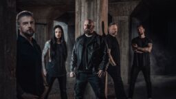 The Crown lyö pillit pussiin